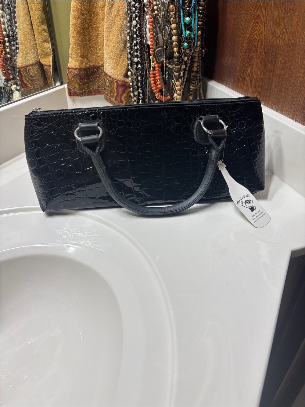 NWT-Wine Clutch/Thermal clutch that holds a bottle of wine. Black Croc-Embossed